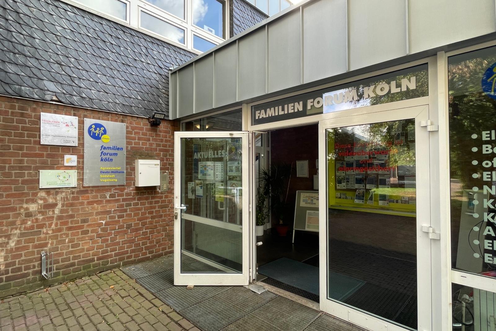 Mitten in der Stegerwaldsiedlung bieten wir Kurse für Familien, Eltern und Kinder und Erwachsene an.