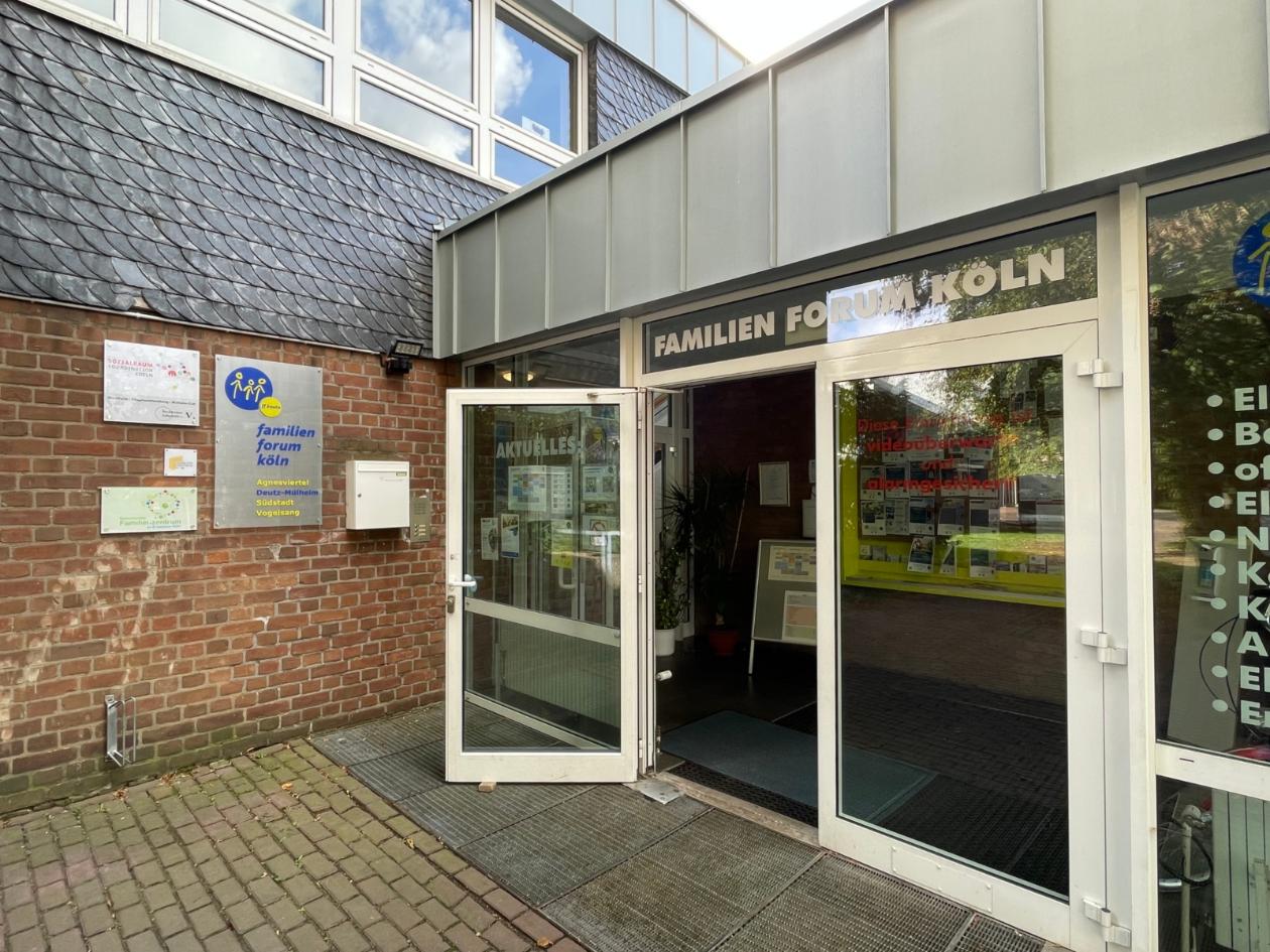 Mitten in der Stegerwaldsiedlung bieten wir Kurse für Familien, Eltern und Kinder und Erwachsene an.