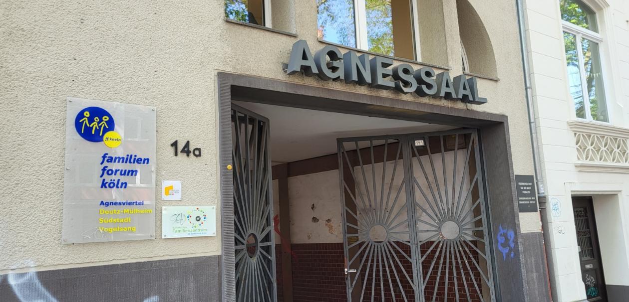 Einfahrt von Starße