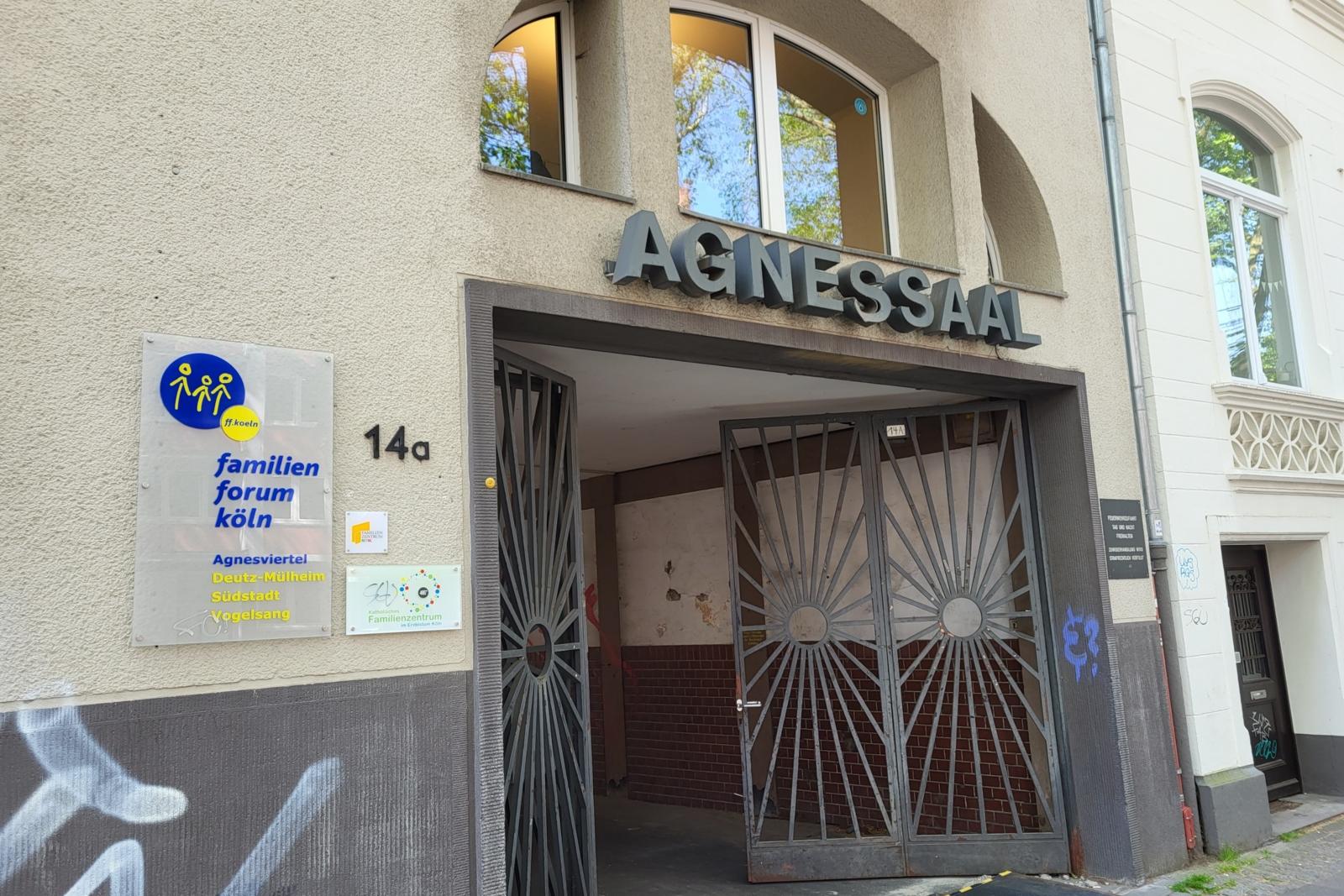 Einfahrt von Starße